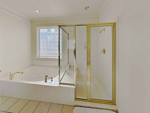Bathroom - Beautiful Oceanfront/Creekfront - Palmetto Sun, Amazing! Private Oceanfront Pool (Pawleys Island)