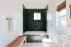 Hårtork och handdukar