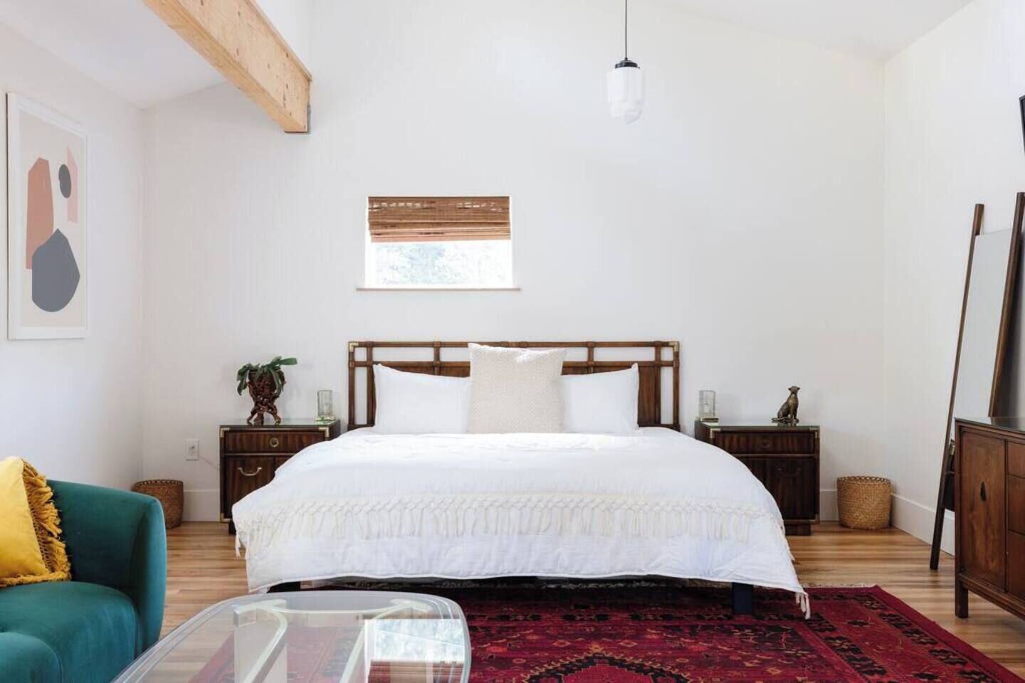 Iron/ironing board, free WiFi, bed sheets