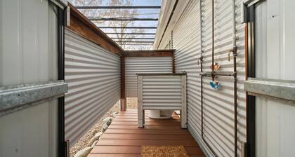 Visit our bright, spacious and clean centrally located one bedroom!