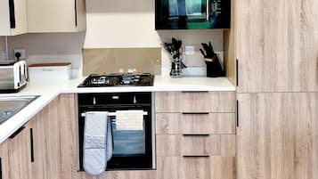 Cabin | Bếp riêng | Tủ lạnh, lò vi sóng, lò nướng, bếp nấu