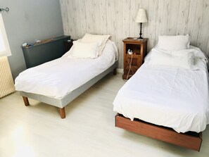 6 bedrooms, iron/ironing board, free WiFi, bed sheets