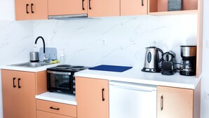 A modern kitchen with a stove, sink, and coffee maker. - Veranda Apt close to Monastiraki - 1 (Athens)