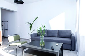 30-inch TV with digital channels - Veranda Apt close to Monastiraki - 1 (Athens)