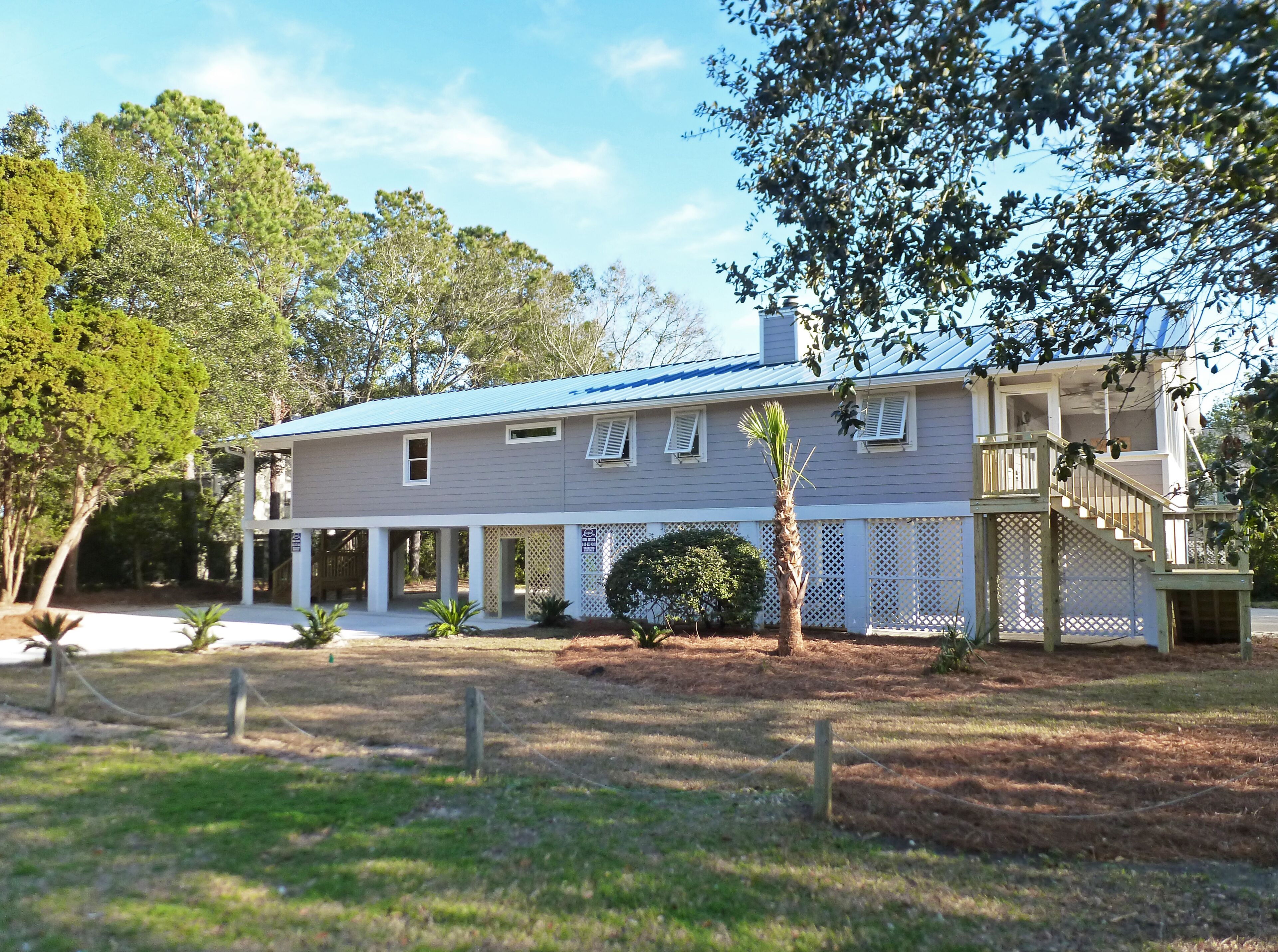 Raised Beach House, Easy Walk to Beach, Screened Porch, New Kitchen, Elevator