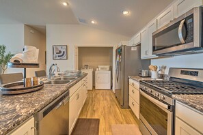 Refrigerador, microondas, parrilla de estufa y lavavajillas