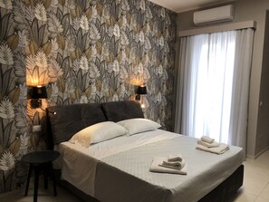 Junior Room | Iron/ironing board, free WiFi, bed sheets - Dante 3 Guesthouse (Bari)