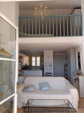 TV, ping pong, books