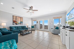 Smart TV, lettore DVD, giocattoli, libri