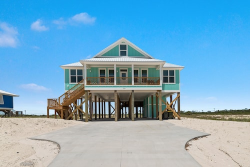 Elevator & Private Pool- Luxury 6 Bd, 6 Ba Home. Close to Beach w/amazing views