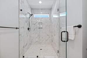 Towels - Elevator & Private Pool- Luxury 6 Bd, 6 Ba Home. Close to Beach w/amazing views (Gulf Shores)