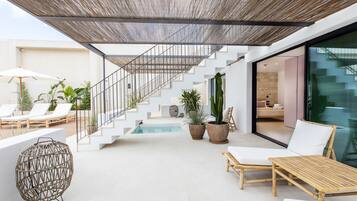 Suite superior, bañera de hidromasaje | Terraza o patio