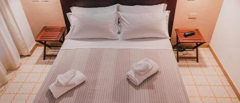 Economy kamer | Een kluis op de kamer, een bureau, verduisterende gordijnen, gratis wifi