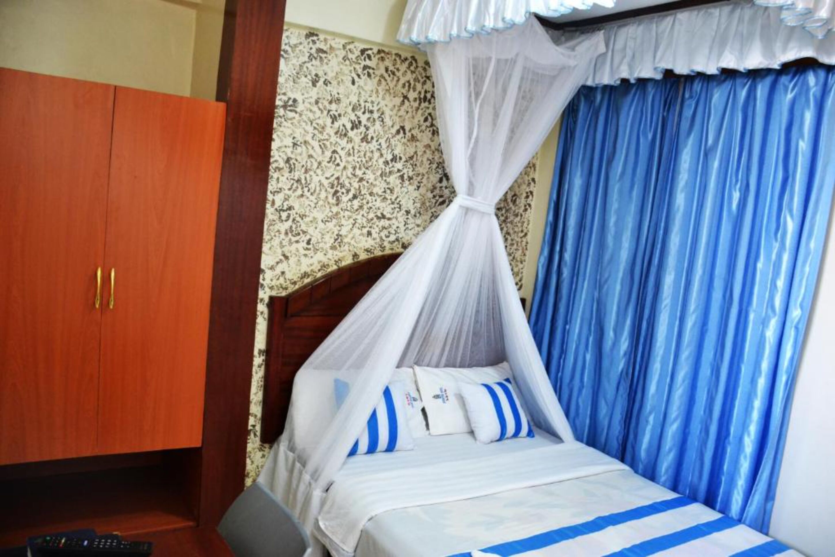 Free WiFi, bed sheets