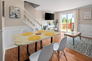Dining - Asbury: Work Friendly & 40 Mins to DC (Sterling)