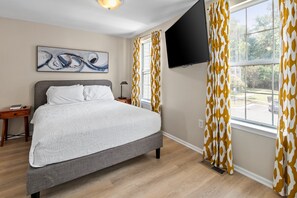 3 bedrooms, desk, iron/ironing board, travel cot