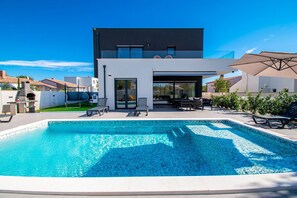 A heated pool - Villa Elite 1 with heated pool by Istrabook (Fažana)