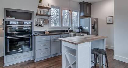 Belmont Loft • Walk to 12S Shops & Eats, 2 Mi to Broadway