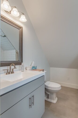 12 South Loft Walk to Coffee/Murals + King Bed