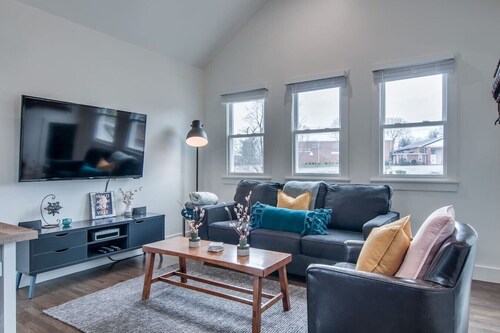 12 South Loft Walk to Coffee/Murals + King Bed