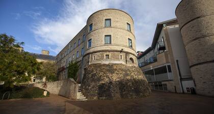 The Wren Beautiful Apartment inc parking