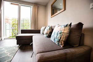 43-inch Smart TV with digital channels, TV, Netflix