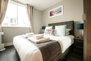 1 bedroom, Egyptian cotton sheets, premium bedding, pillowtop beds