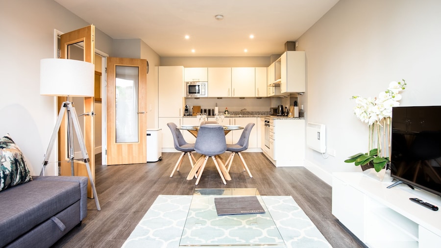 The Wren Beautiful Apartment inc parking