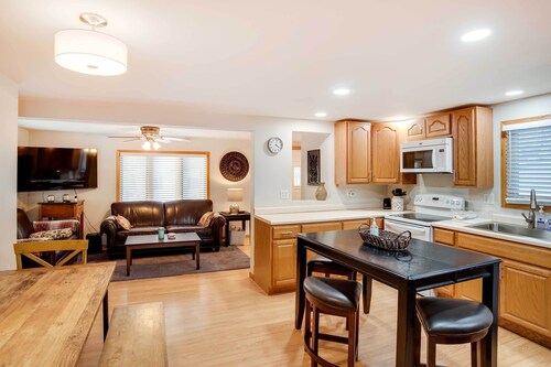 Charming Iowa Abode Near Knoxville Raceway!