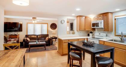 Charming Iowa Abode Near Knoxville Raceway!