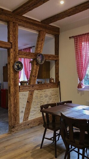 Tägliches inbegriffenes kontinentales Frühstück
