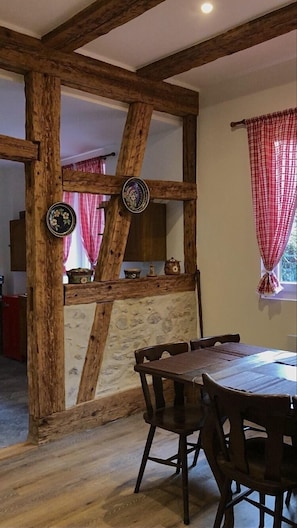 Tägliches inbegriffenes kontinentales Frühstück
