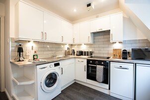 Superior Apartment | Private kitchen | Oven, stovetop, dishwasher, toaster