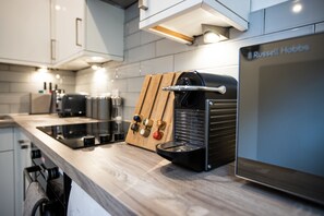 高级公寓 | 私人厨房 | 烤箱、炉灶、洗碗机、烤面包机