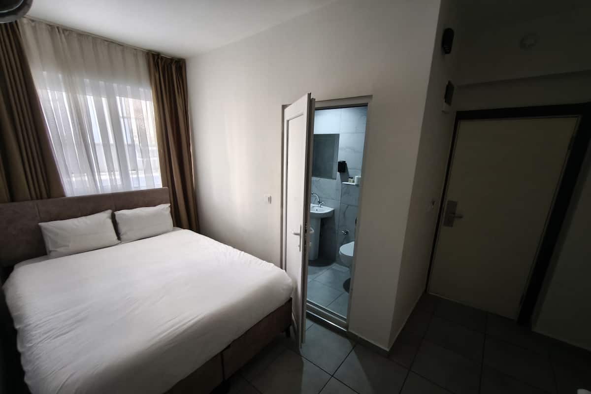Economy-Zimmer | Minibar, Zimmersafe, Verdunkelungsvorhänge, Bügeleisen/Bügelbrett