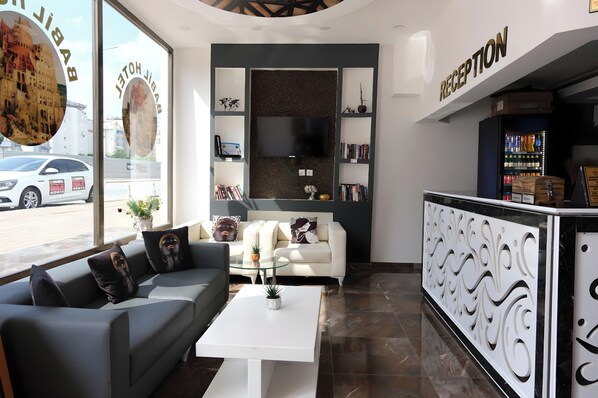 Lobby lounge