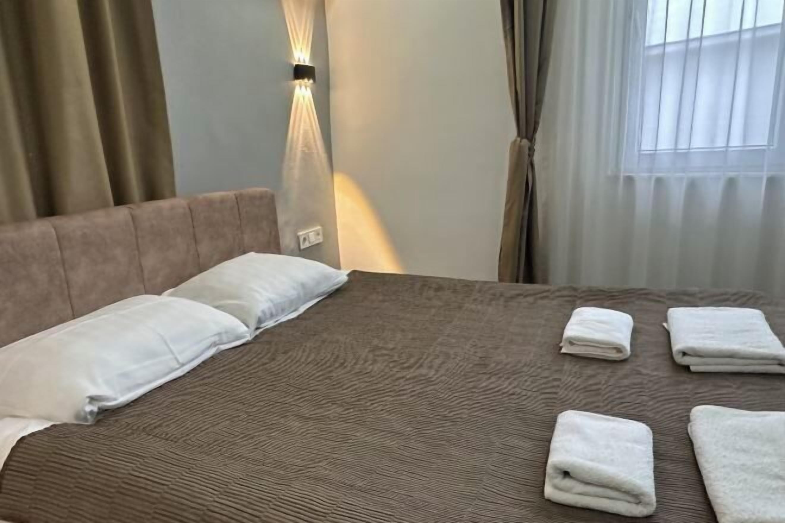 ミニバー、セーフティボックス (室内)、遮光カーテン、アイロン / アイロン台