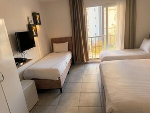 Family Room, Balcony | Minibar, in-room safe, blackout drapes, iron/ironing board - Babil Hotel (Konyaalti)