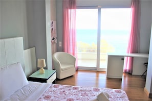 6 habitaciones, escritorio, tabla de planchar con plancha y wifi gratis