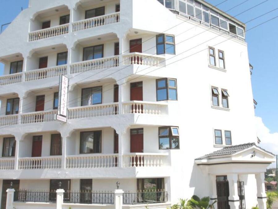 Vista frontal de la propiedad