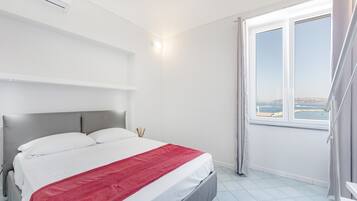 Apartamento, 1 quarto, vista para o mar | 1 quarto, espaço de trabalho para notebook
