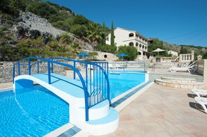 Outdoor pool - Dimitrios Apartments (CORFU)