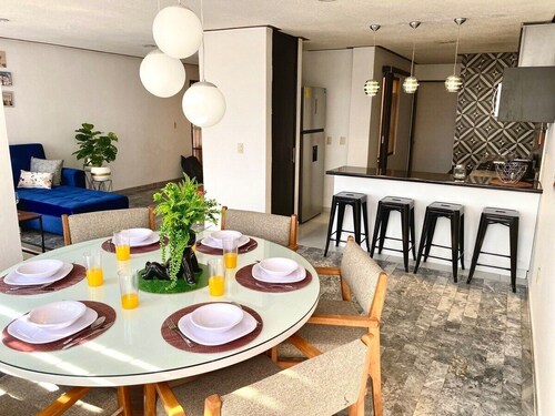 HUGE. FULL APARTMENT 100% REMODELED EXPO AREA