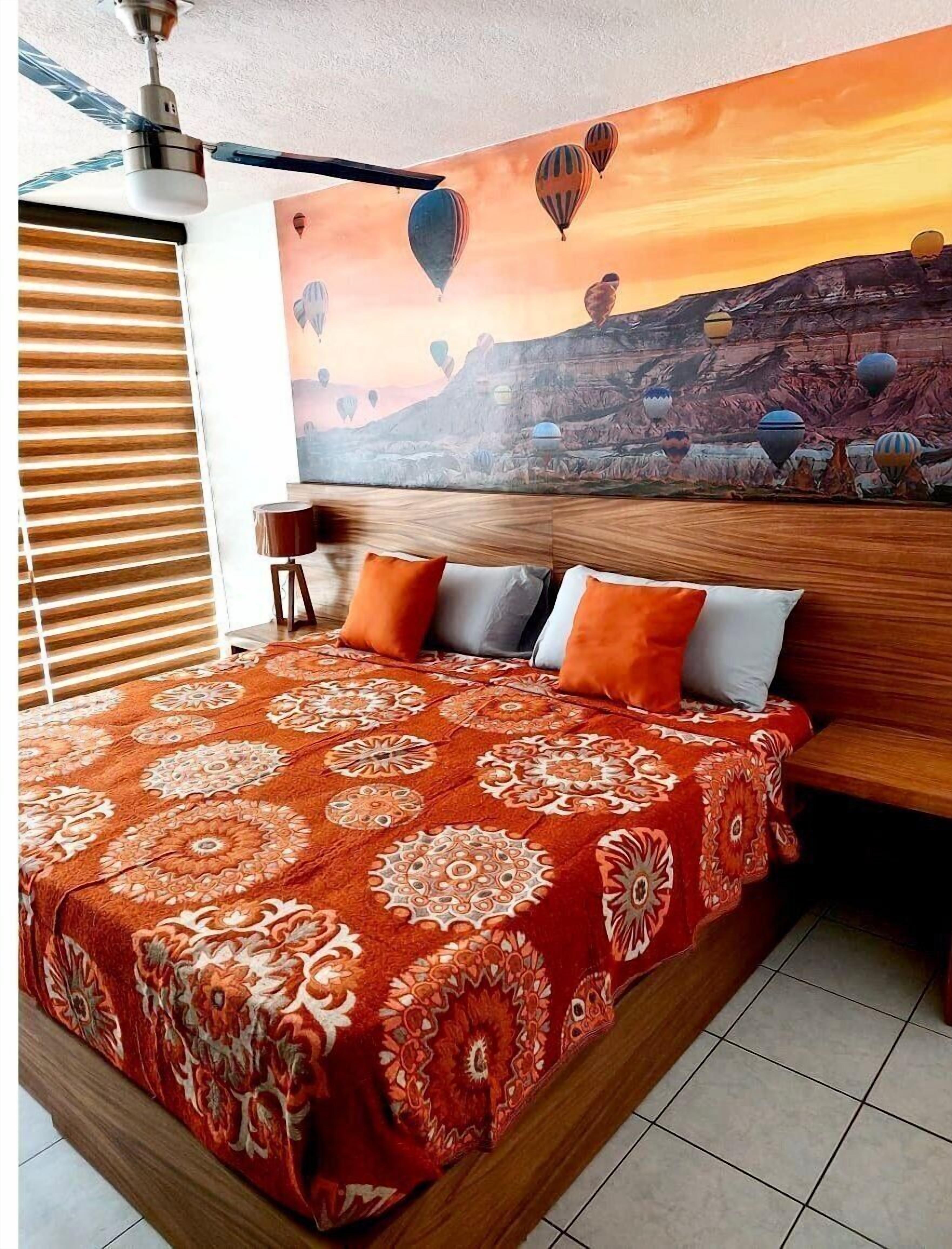 3 室のベッドルーム、デスク、アイロン / アイロン台、インターネット