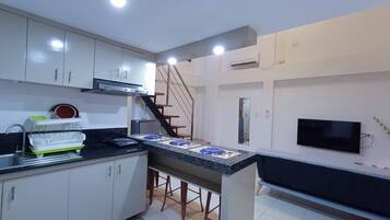 Hypo-allergenic bedding, desk, soundproofing, free WiFi