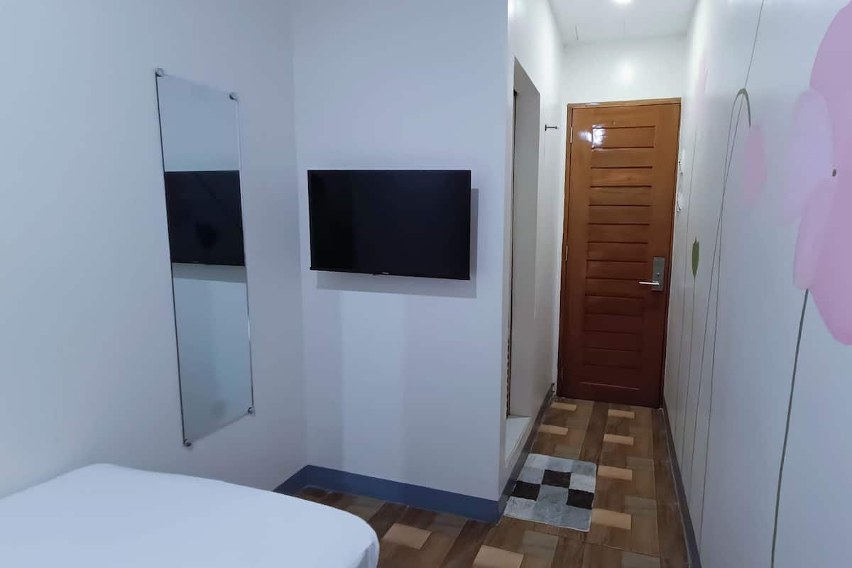 Quarto solteiro | Roupas de cama antialérgicas, escrivaninha, quartos à prova de som