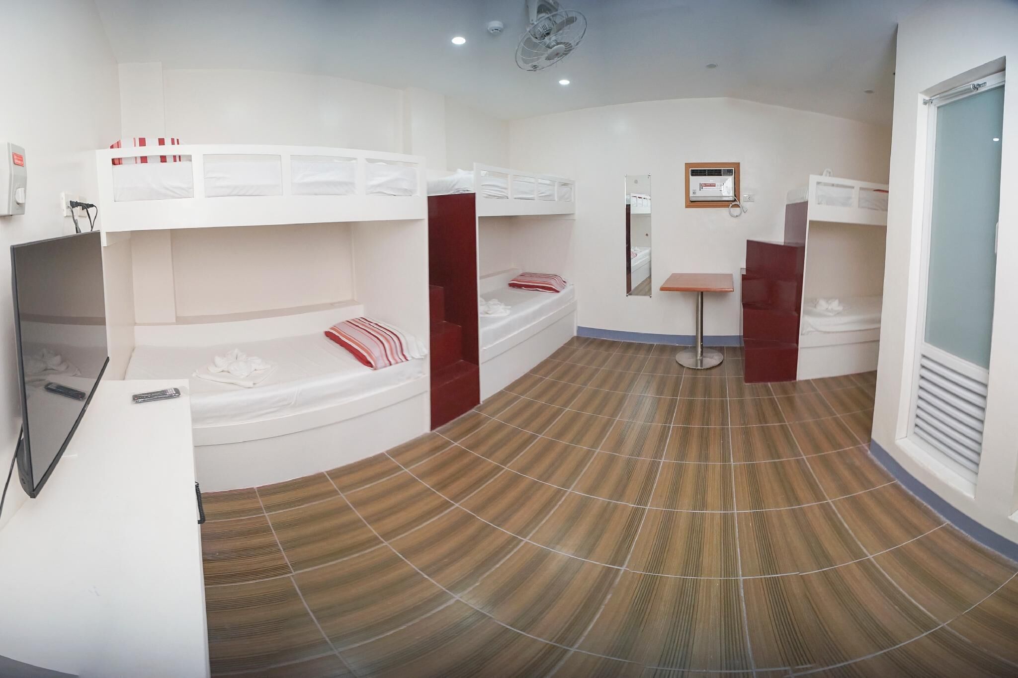 Hypo-allergenic bedding, desk, rollaway beds, free WiFi