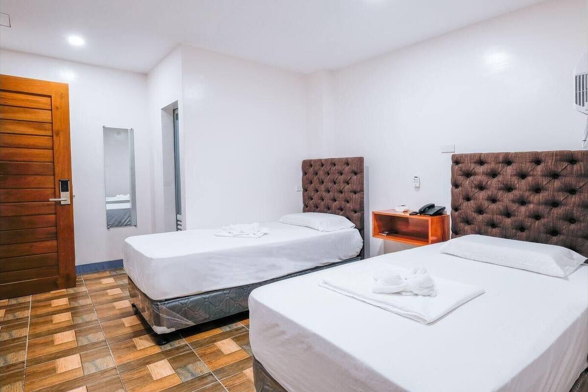 Quarto duplo | Roupas de cama antialérgicas, escrivaninha