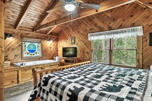 3 bedrooms, desk, iron/ironing board, travel crib