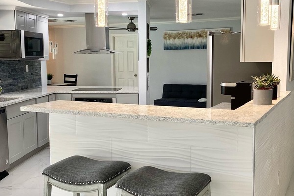 Refrigerador, microondas, horno y parrilla de estufa